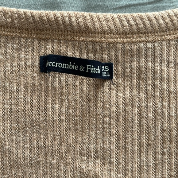 ABERCROMBIE & FITCH LONG SLEEVE - Picture 2 of 2